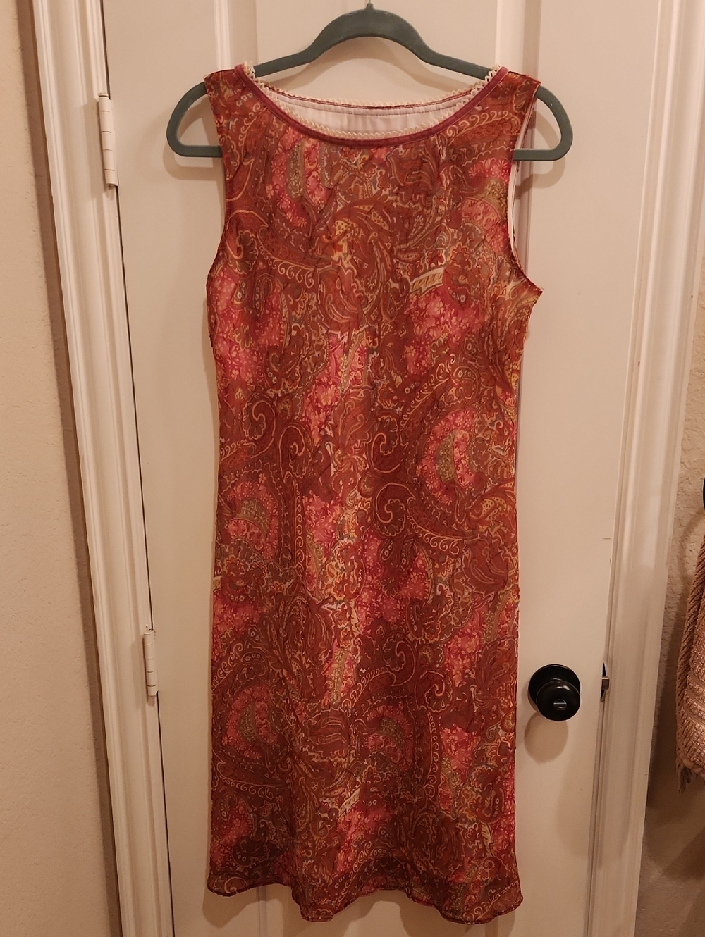 Sleeveless Paisley Print Shift Dress - Red Multi